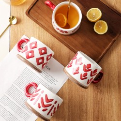 Haut niveau d’apparence tasse créative tasse à café au lait tasse à boire sous glaçure céramique colorée tasse en porcelaine style japonais influenceur grand volume rouge